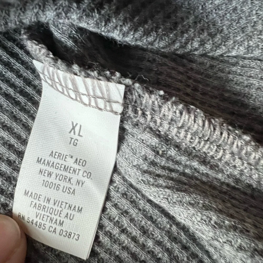 NWT Aerie Essential Ribbed Henley Long Sleeve Gray Top Sz XL Bella Swan Alt - Picture 7 of 11